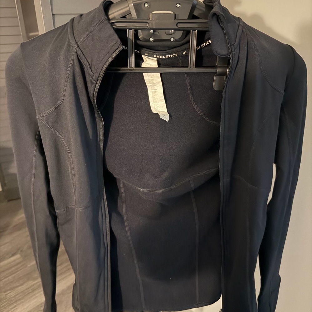 Women's Black Sport Jacket tight zip up Fabletics